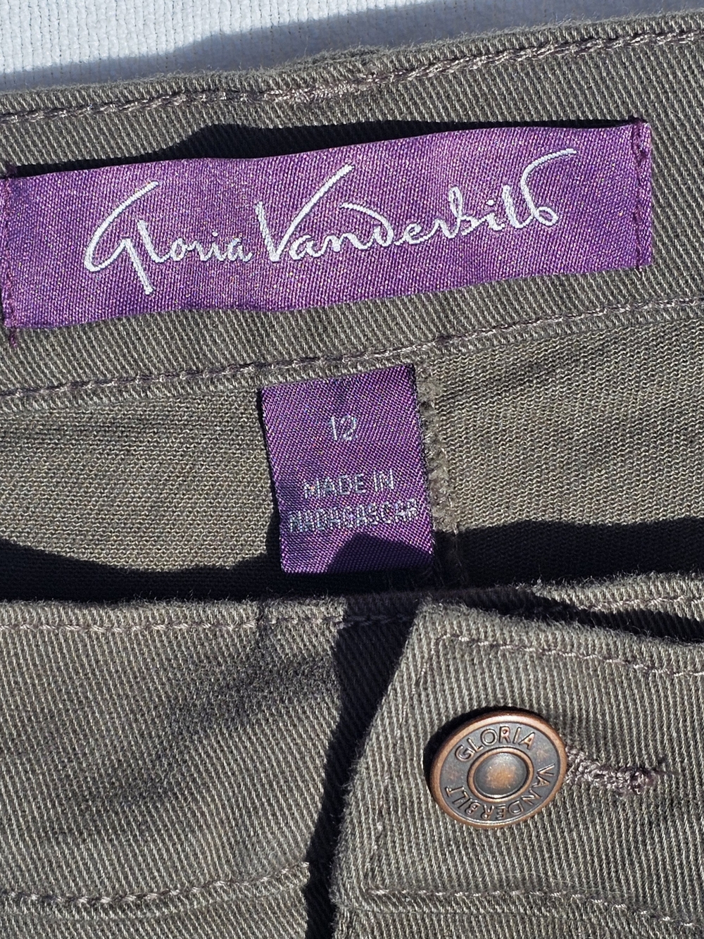 Gloria Vanderbilt Olive Green Slim Jeans with Purple Brand Tag - Picture 3 of 6